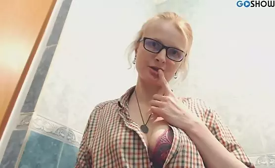 Cucumber Fills Her Pussy Instead